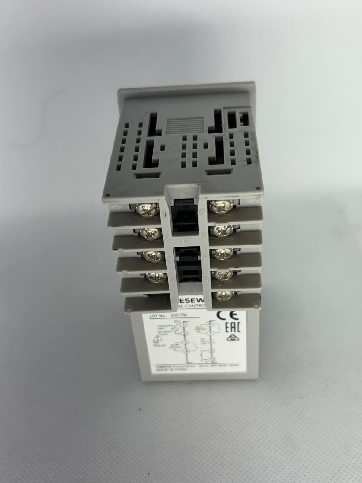Omron E5EWL-R1TC Digital Temperature Controller 100-240VAC